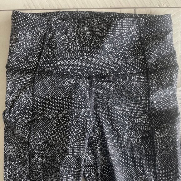 lululemon Fast and Free 7/8 Black and White Women's Leggings - Picture 6 of 13